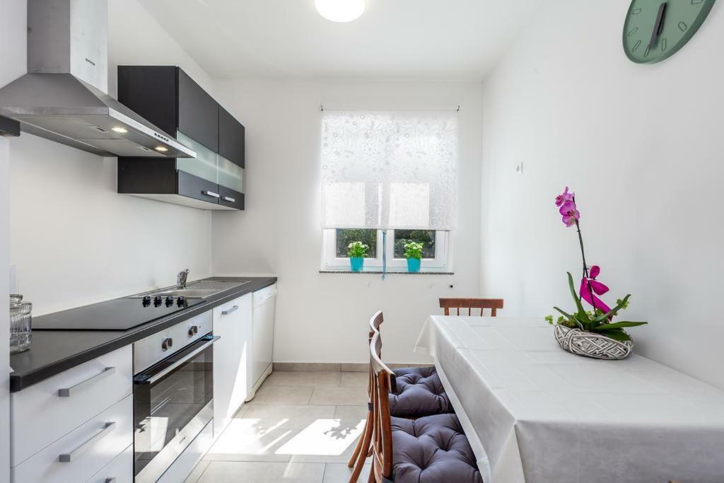 Apartment Roza, Sea View, Free Parking Ičići Exterior foto